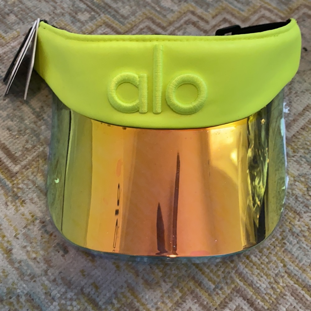 ⭐️ 💕HOST PICK!!!! ⭐️💕Brand new Alo Visor